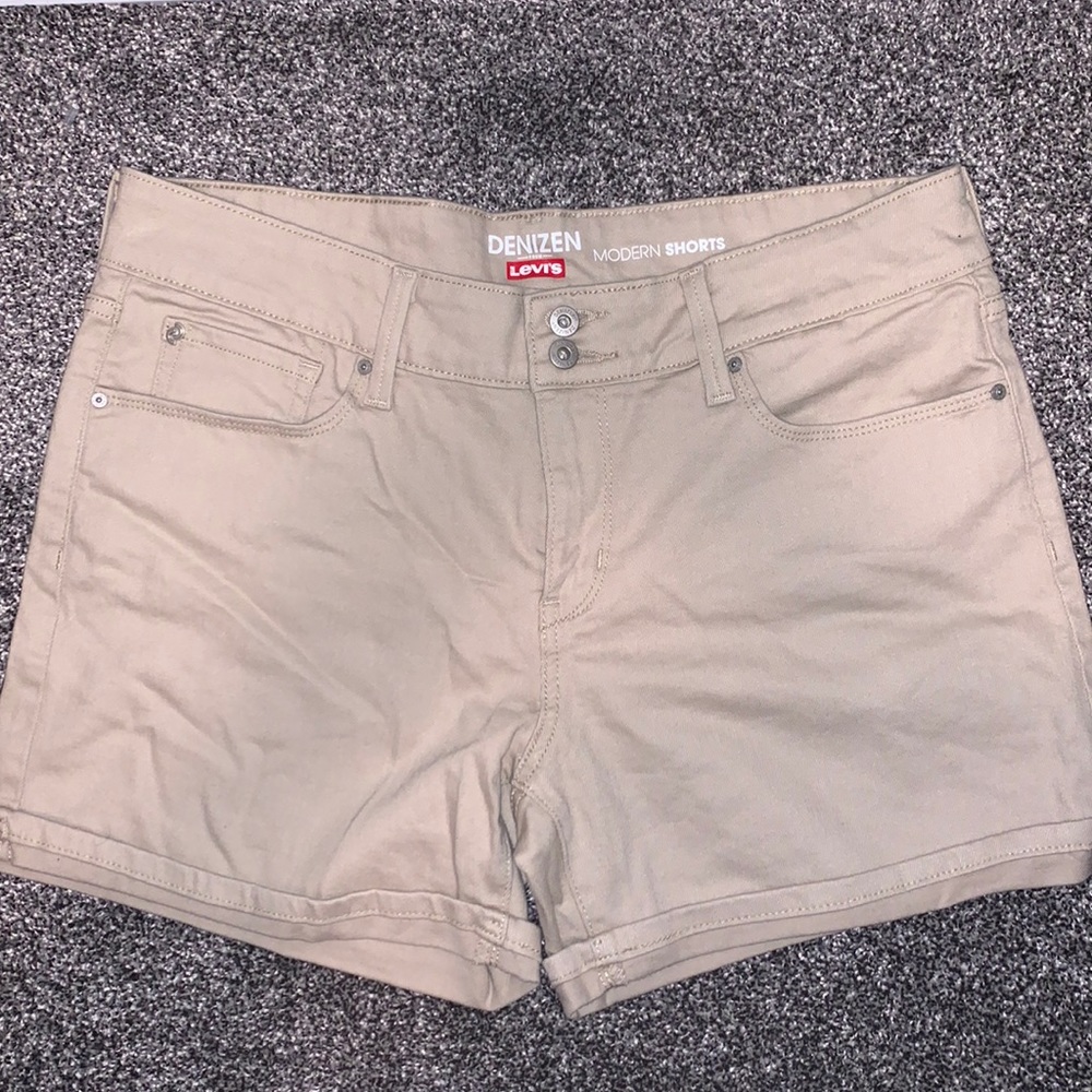 Levi’s Denizen Stretchy Khaki Shorts